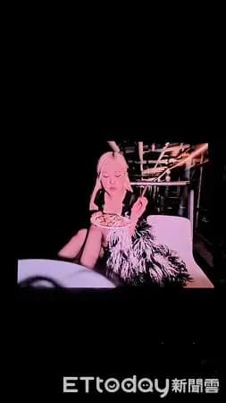 BLACKPINK Rosé 高雄演唱会第二天享用盐酥鸡开胃菜单粉丝热议图片