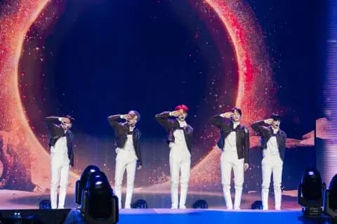 TOMORROW X TOGETHER巡演宣傳海報