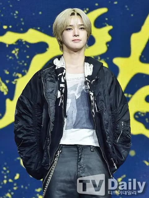 &TEAM成员K在发表会上的照片