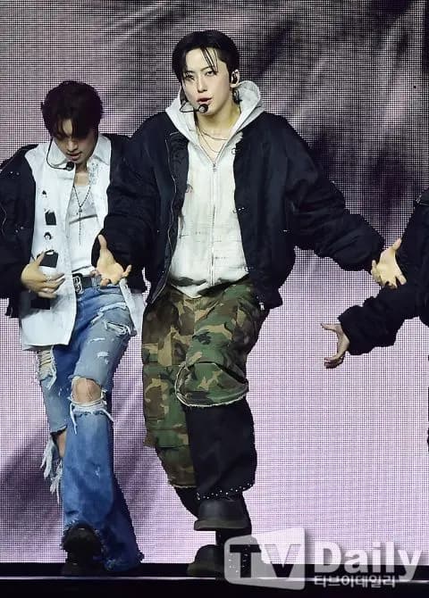 &TEAM成员Fuma舞台表演图