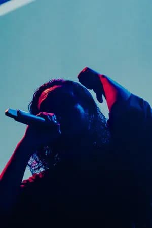 Creepy Nuts主唱R-指定爲台北演出學習中文的現場圖