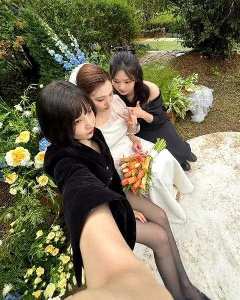 Joy与妹妹朴智英婚礼美照纯白婚纱典雅造型 IG分享