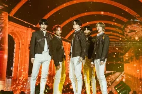 TOMORROW X TOGETHER成員合照