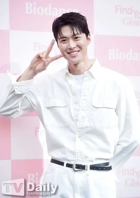 孔明(金東炫)出席首爾城東區聖水洞品牌活動現場照片(圖源:TVDaily)