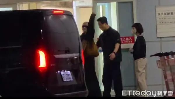 BLACKPINK高雄世运演唱会Rosé机场说拜拜亲切照