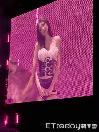 BLACKPINK高雄演唱會破億神曲開場畫面