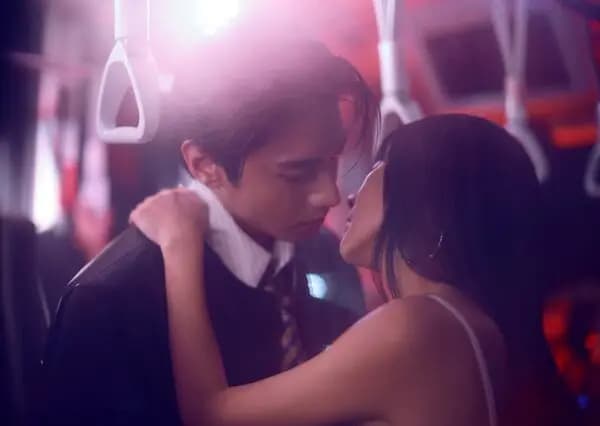 白安與宋柏緯親密互動畫面