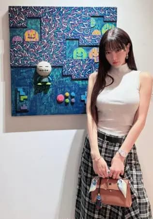 克拉拉精緻臉蛋完美身材圖片