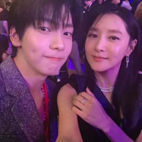 TXT秀彬與李英愛合照