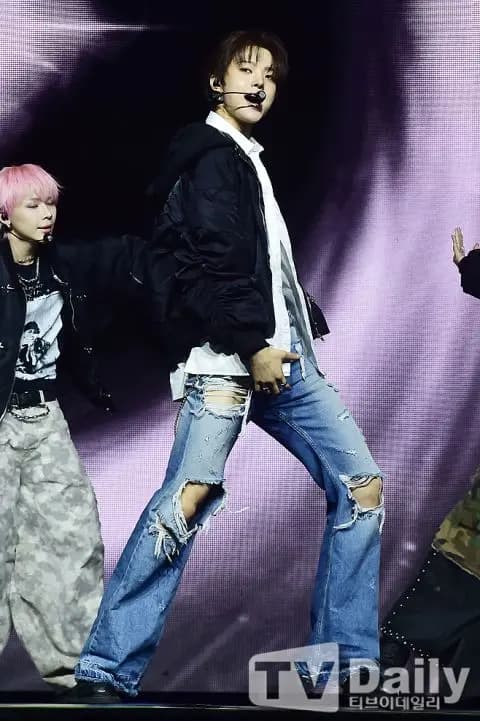 &TEAM成员EJ舞台图