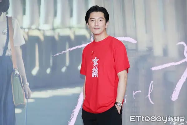 邱泽在《左撇子女孩》记者会上分享剧本感受