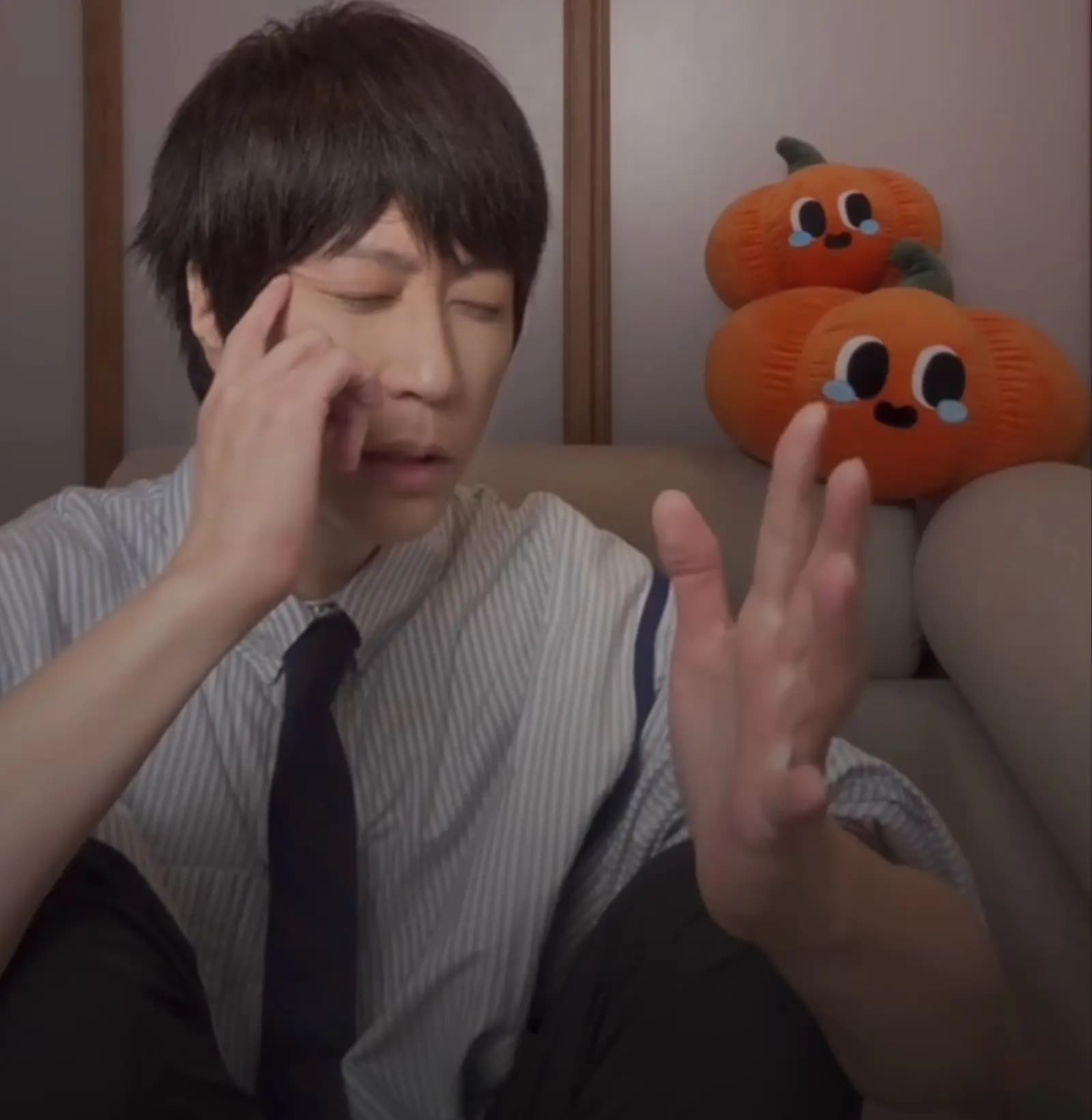 阿信直播中因動作太大導致濾鏡失靈的畫面