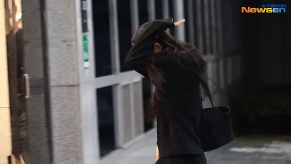 BLACKPINK四位成员在机场的合影