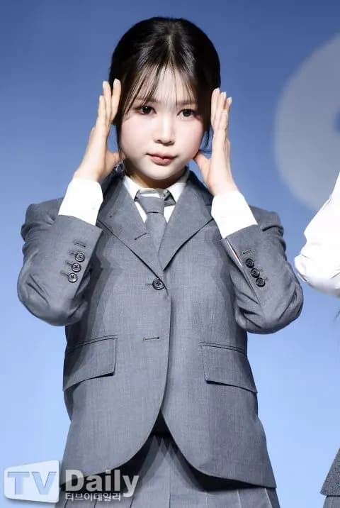 成員YE-ON藝蘊微笑