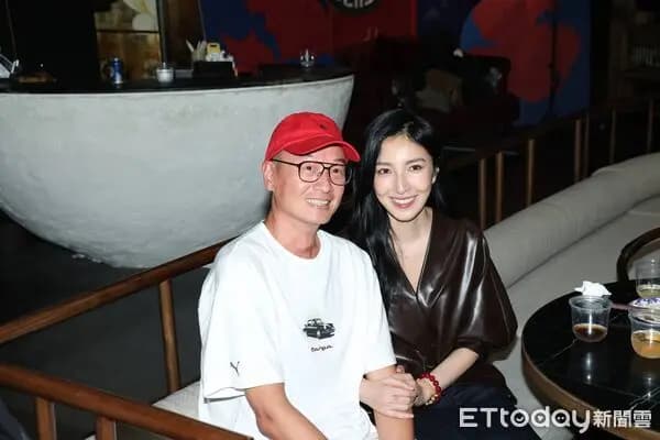 金鐘視后來了!楊謹華朝聖BLACKPINK進場秒掀騷動 歌迷熱情:恭喜
