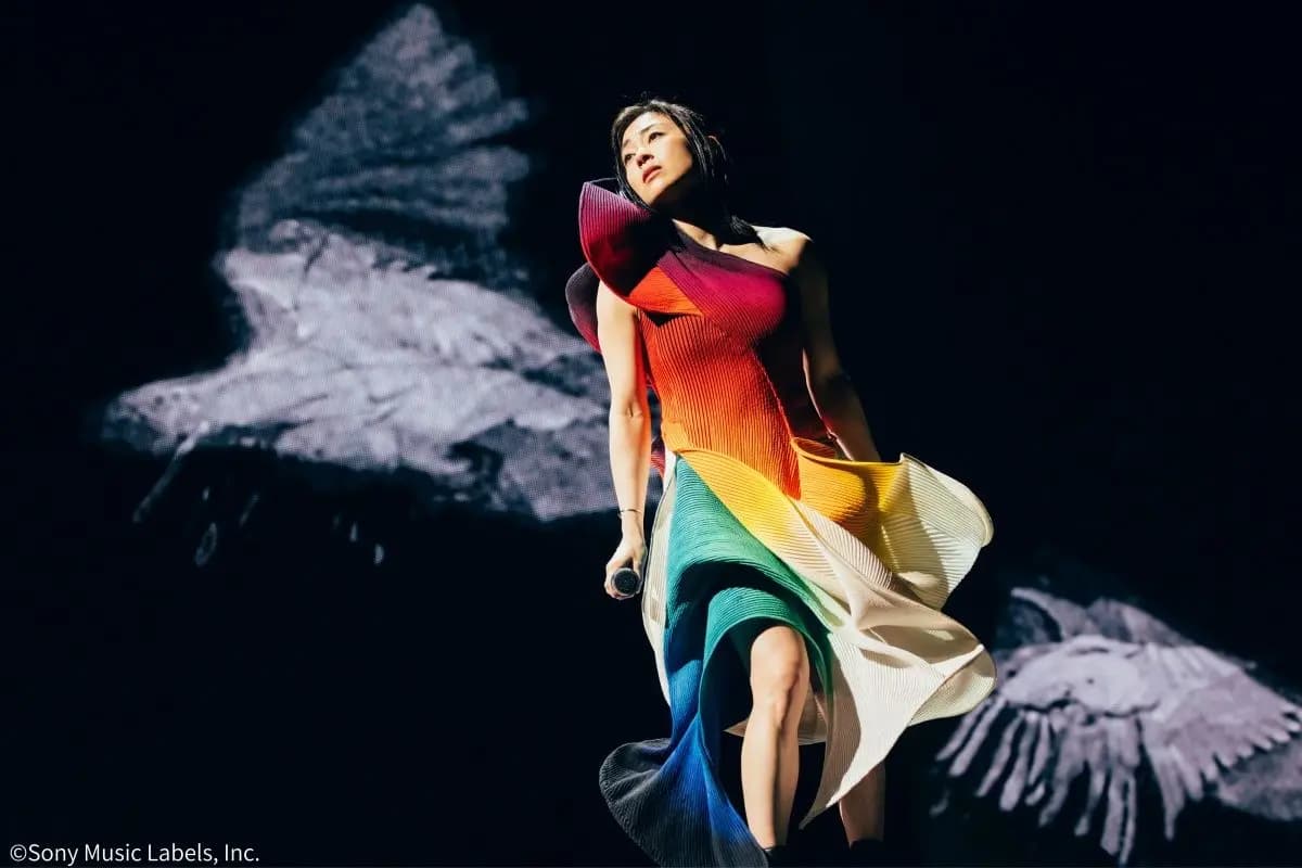 宇多田光25週年攝影展登台!演唱會電影特典「插畫熊貼紙」必收