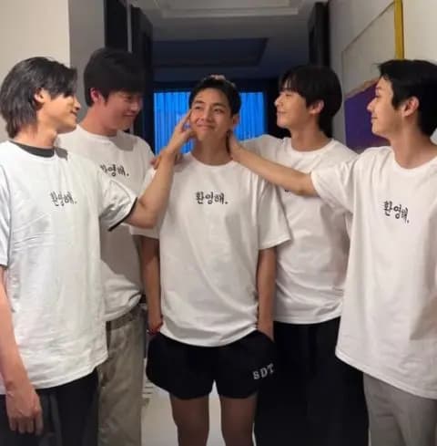 BTS V Instagram照片,展示Wooga成员汉江散步日常