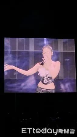 BLACKPINK WORLD TOUR DEADLINE高雄世运演唱会创纪录庆功照