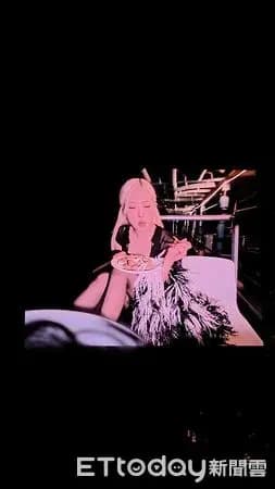 直擊/全台都在等!Rosé後台美食揭曉「鹹酥雞」網笑:懂吃加洋蔥