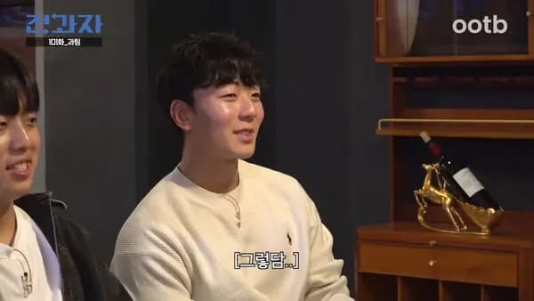 男大学生开错话题时Kai傻眼的反应画面