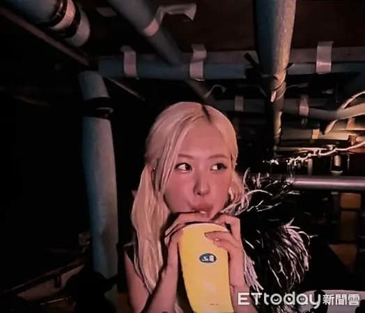 BLACKPINK高雄演唱会Rosé喝台湾手摇茶 solo表演读者提供