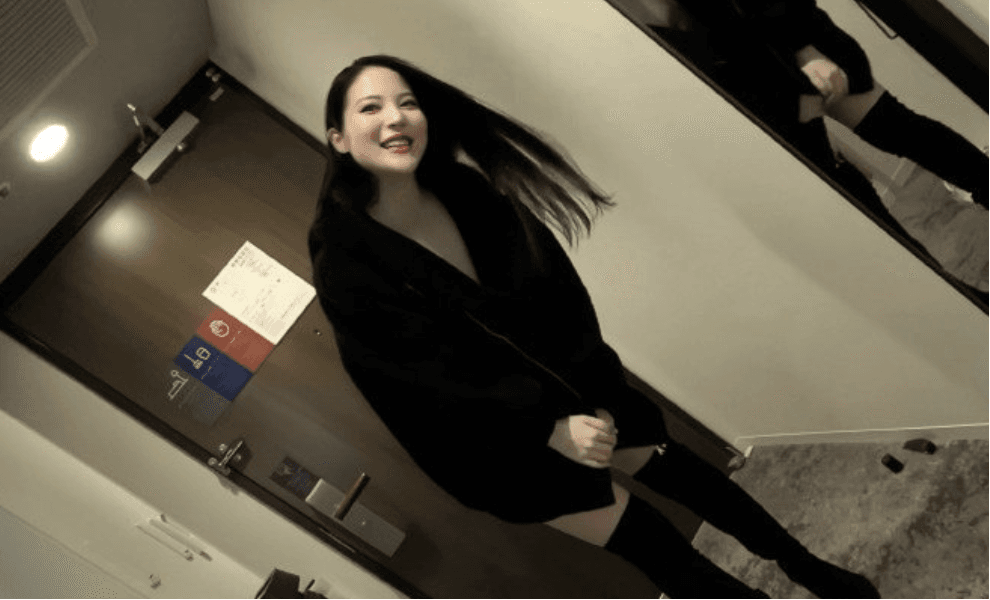 Call-to-action banner inviting FC2 fans to share which star they prefer