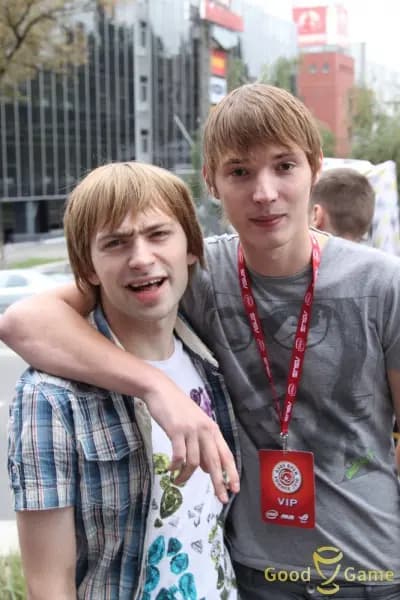 NS与VP前队友ARS-ART在ASUS2010冬季赛合影