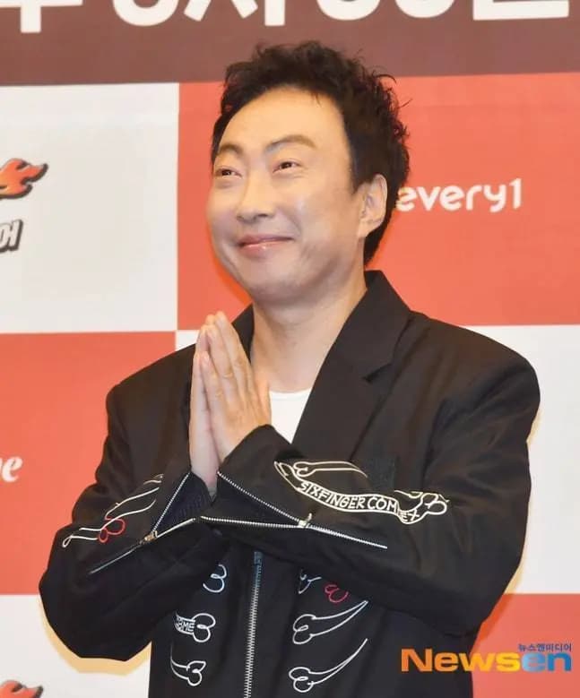 朴明秀在广播节目中自曝昔日患有明星病爱穿长款大衣