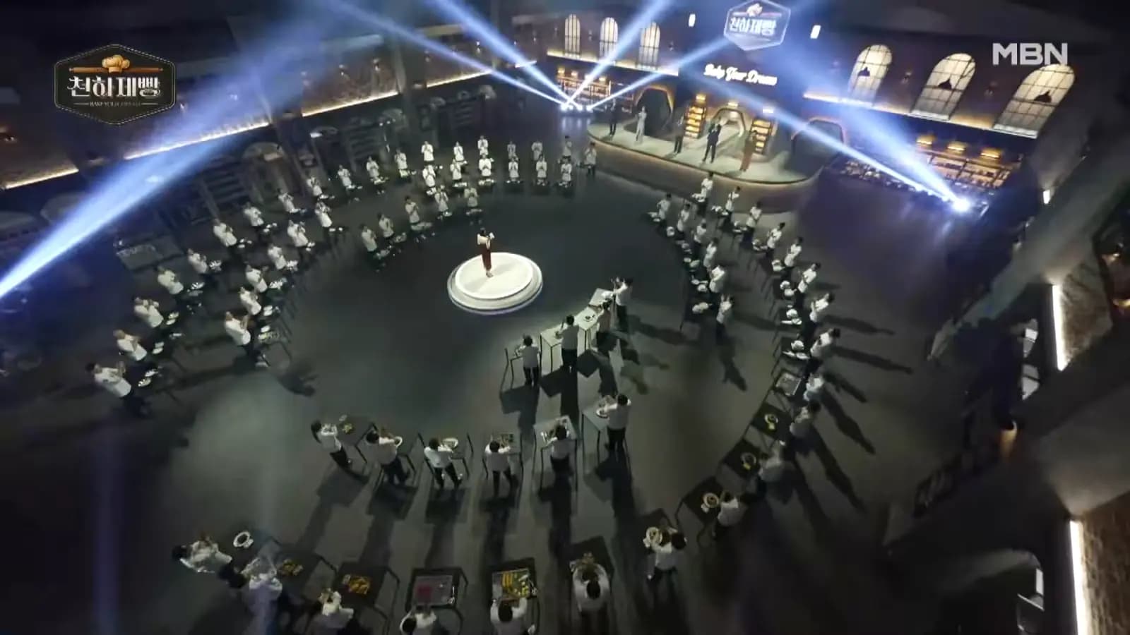 MBN新综艺《天下制面包》预告片,黑白厨师冠军权圣俊担任评委