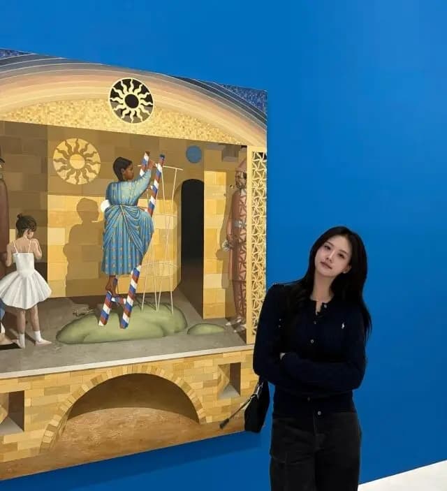 李在诗时尚穿搭引发关注,模特气场十足