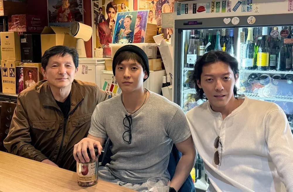 李旼赫童年与家人的摩天轮合影