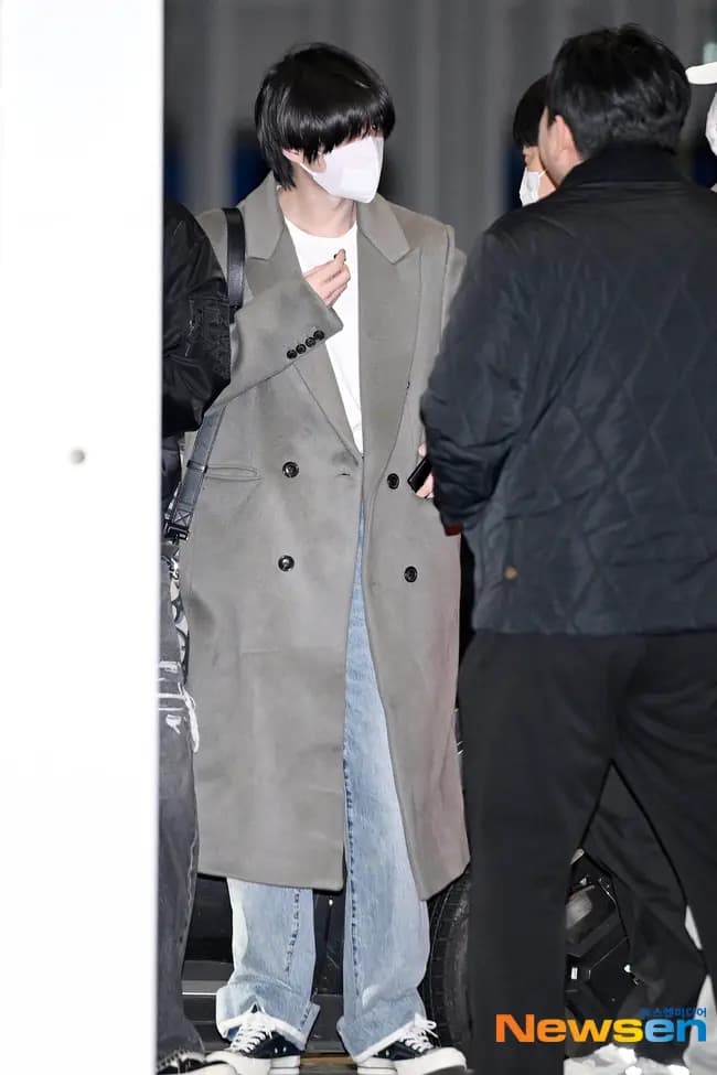 TOMORROW X TOGETHER成员现身仁川机场飞往香港