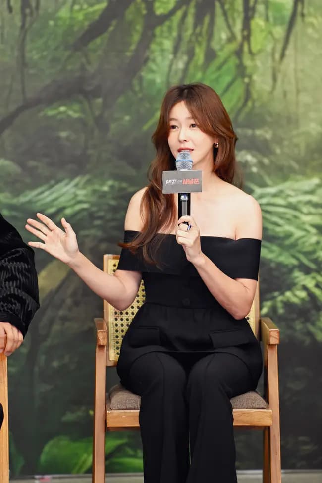 景收真笑容满面地讲述自己从帮厨变身捕猎高手的有趣经历,透露捕获鲨鱼的细节