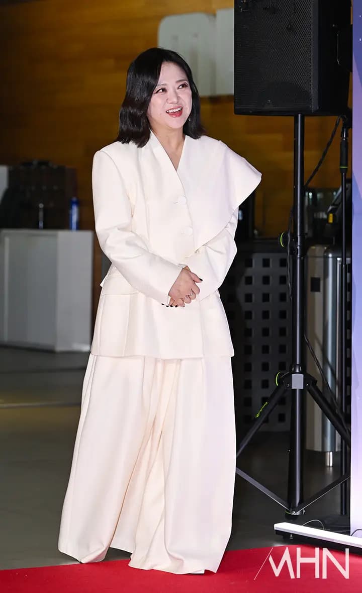 金淑与朴山多拉在Vivo TV节目中展现亲密无间的“母女”情谊