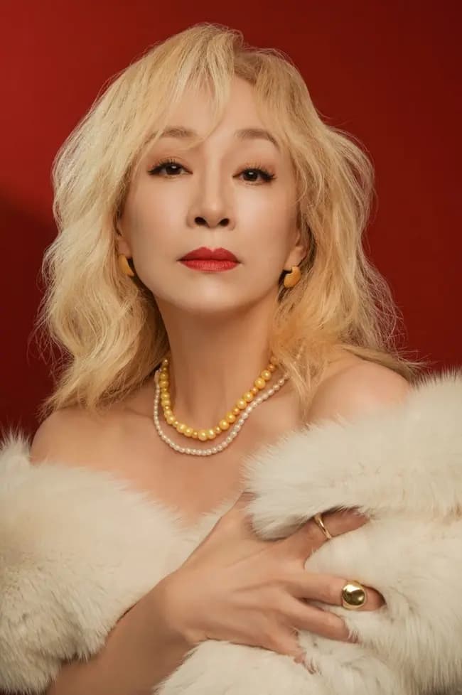 朴海美签约PA娱乐官方宣传照,展现自信优雅气质