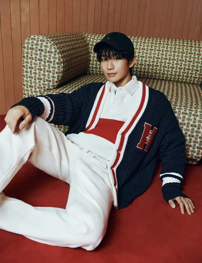 丁海寅享受冬日乐趣的瞬间