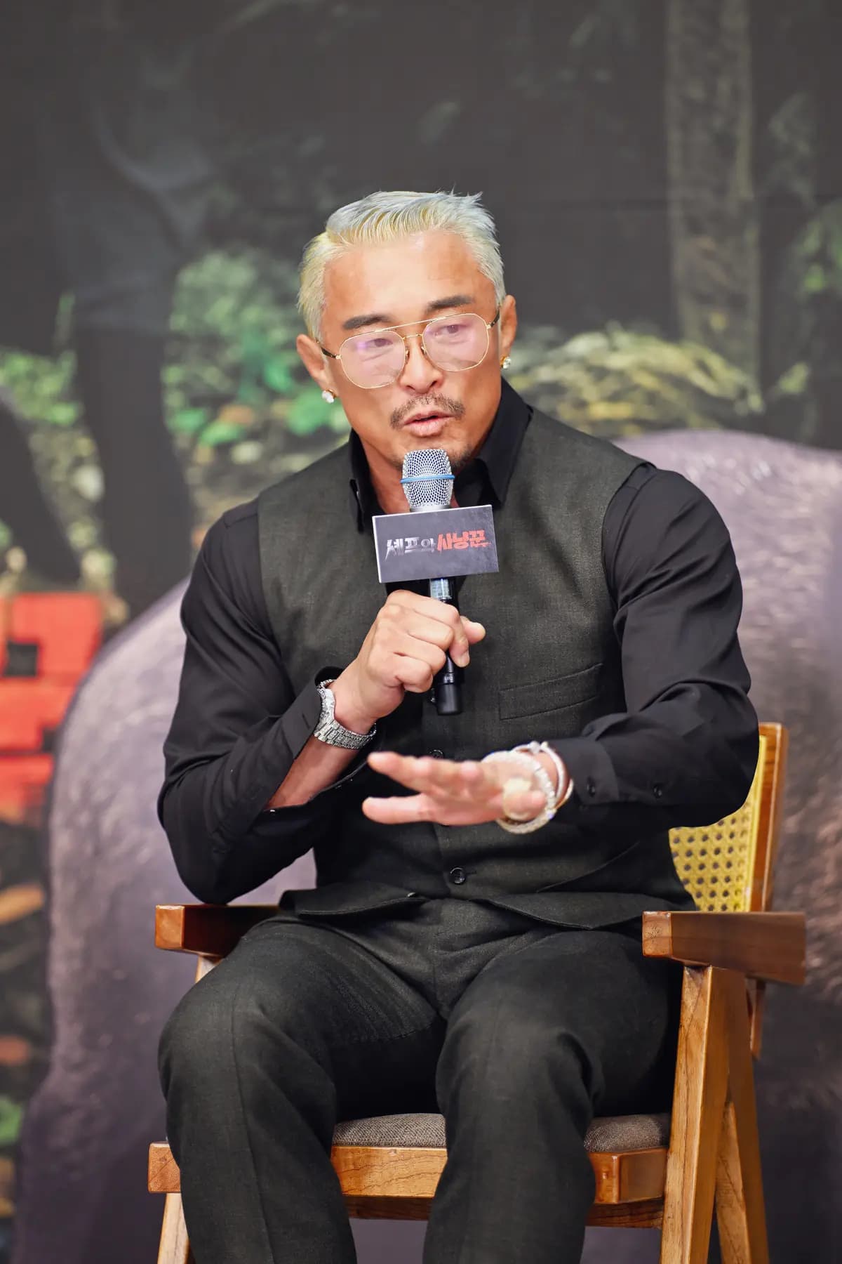 秋成勋出席Channel A新综艺《厨师与猎人》线上制作发布会回答记者提问