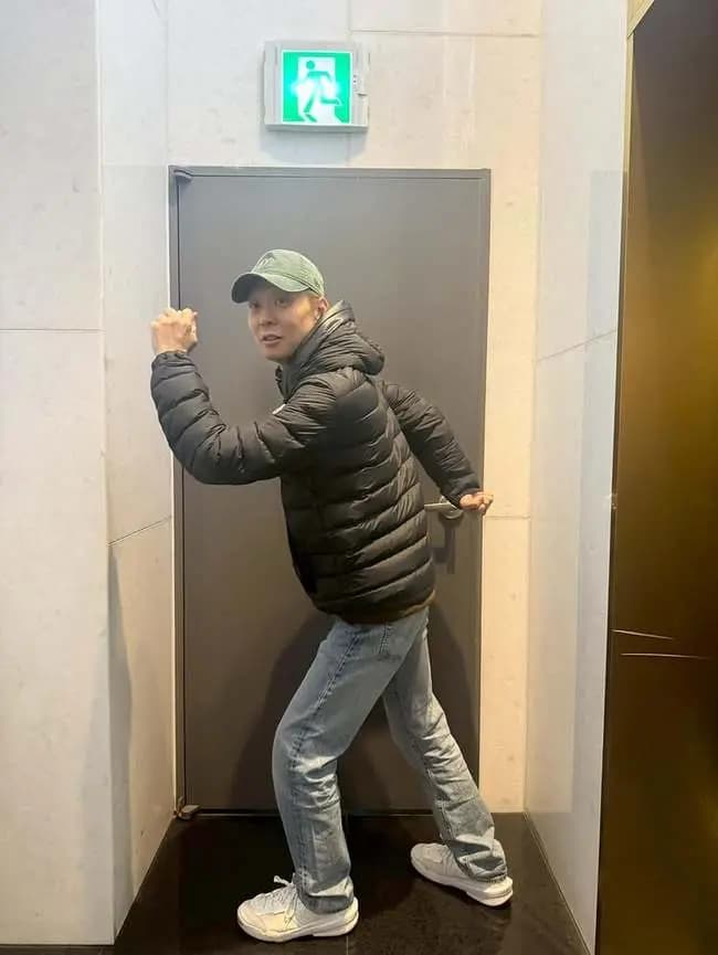 朴有天时隔5年返韩与友人聚餐合影