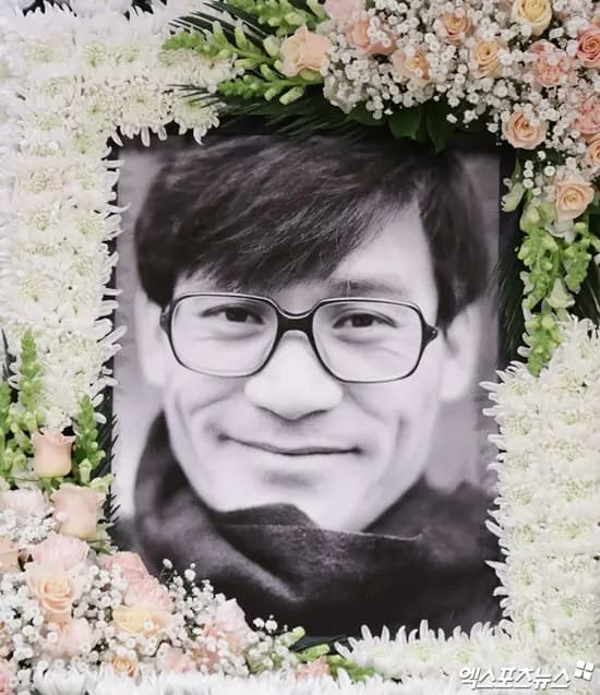 李世恩社交媒体发文回忆安圣基生前事迹