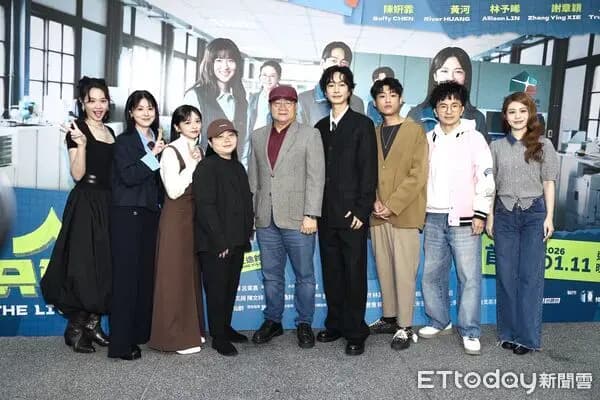 《人生只租不賣》劇組演員出席首映會合影