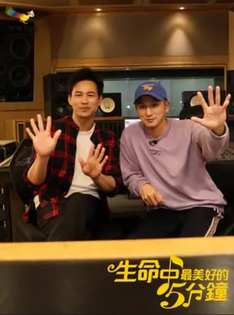 方宥心與楊奇煜在《生命中最美好的5分鐘》排練場景,展現專業演技