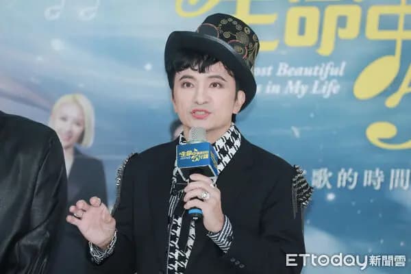 唐從聖接受媒體採訪,談論舞台劇合作