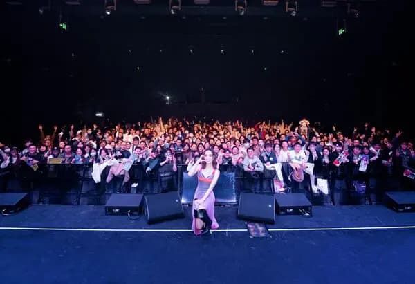 閻奕格舉辦巡迴演出宣傳照