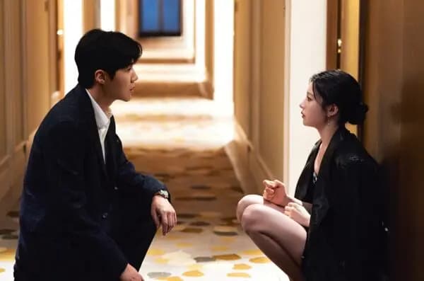 金宣虎与高允貞在意大利拍摄的《愛情怎麼翻譯?》唯美海报